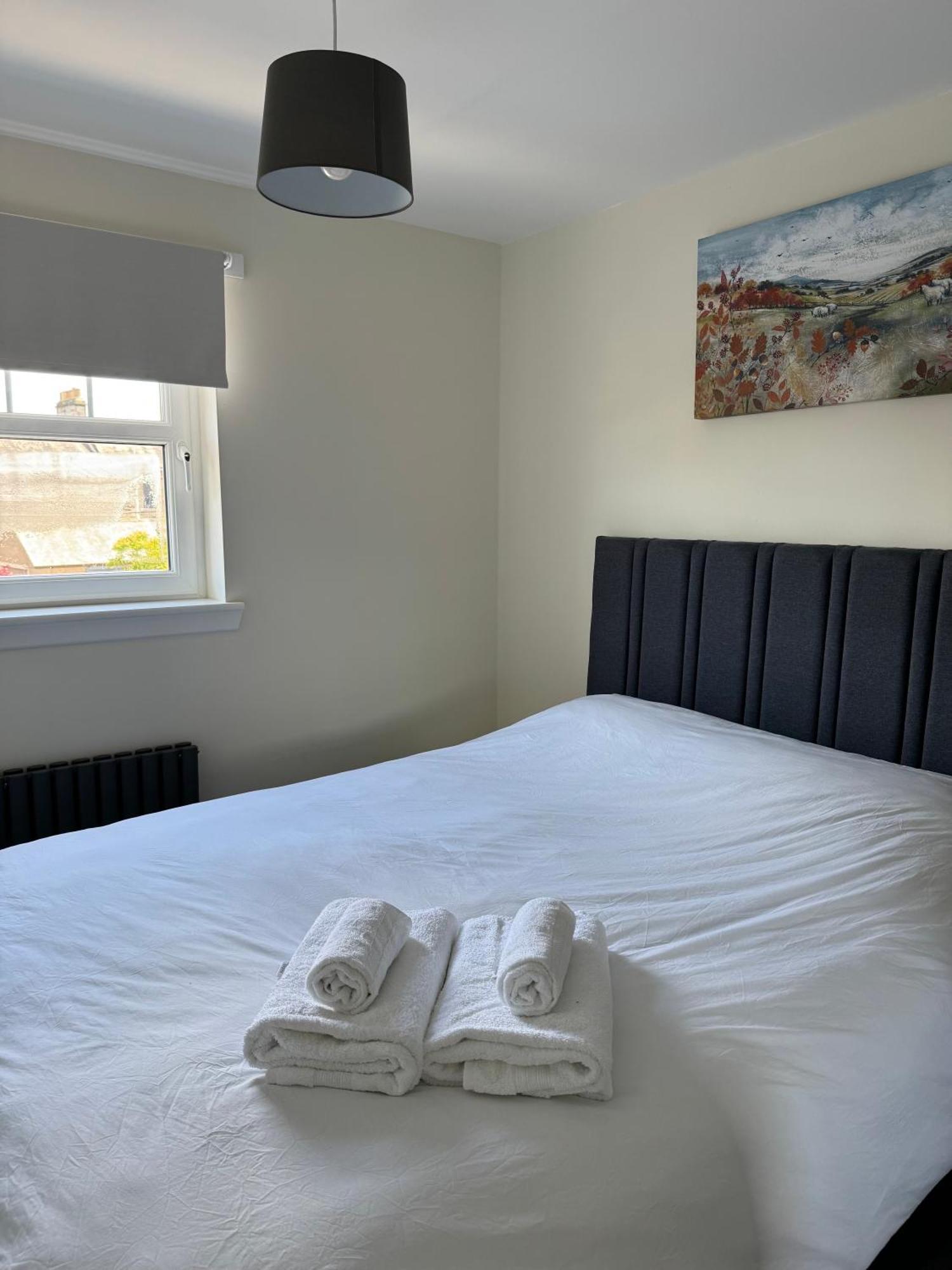Modern 3 Bedroom Apartment In Markinch, Fife Экстерьер фото